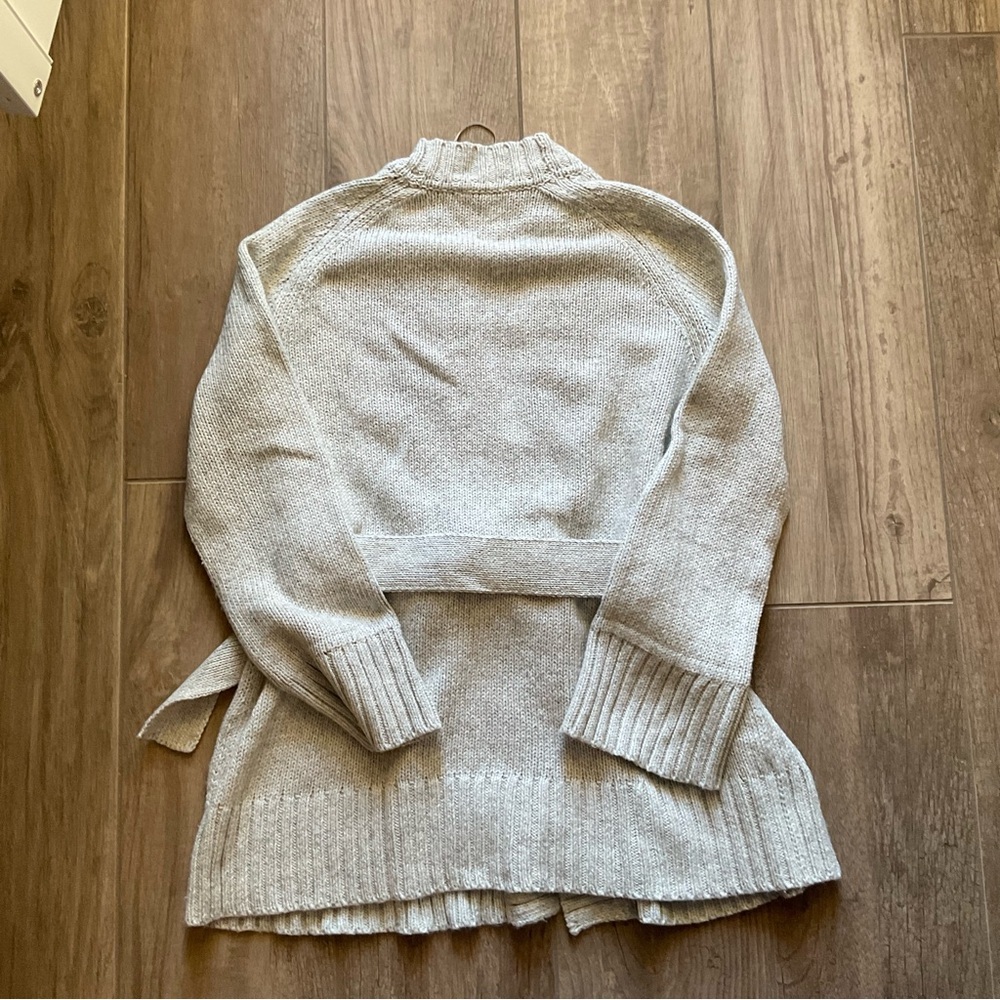 🪲 RARE Ann Taylor 🐪 CAMEL HAIR Blend Belted Wrap Sweater Size Small Light Grey - Picture 4 of 5